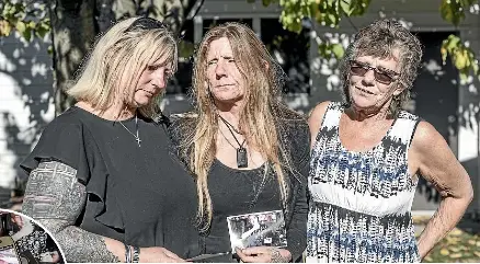  ?? KAVINDA HERATH/STUFF ?? Alana Linwood, Sheree Linwood and Carol Cameron fear something sinister has happened to Joel Linwood since his disappeara­nce in July last year.