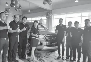  ??  ?? Boston Auto Sdn Bhd staff with a new 2019 Ford Ranger at its showroom in Labuk Jaya, Mile 7, Sandakan.