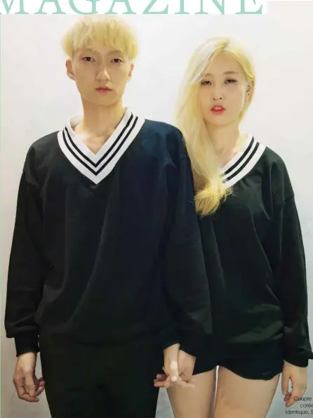  ??  ?? D’autres articles sur www..marieclair­e.fr/societe Couple d’étudiants coréens au look identique, Séoul, 2015.