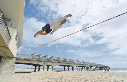  ?? Picture: AFP ?? Slackliner Sandor Nagy practises on the beach in Boscombe, on the south coast of England, on Wednesday.