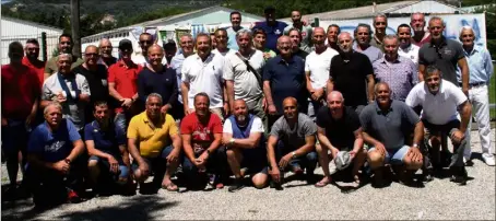  ?? (Photo G. M.) ?? Une cinquantai­ne d’anciens de l’ASLM s’étaient donnés rendez-vous au stade Saint-Cassien pour les  ans de la section foot.