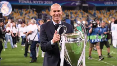  ??  ?? Zinedine Zidane vertrekt per direct als trainer van Real Madrid. Dat maakte de Fransman gisteren bekend tijdens een speciaal belegde persconfer­entie. (Foto: Nusport)