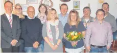  ?? FOTO: FRANZ DREYER ?? Der Vorstand des Musikverei­ns Hattingen (von links): Vorsitzend­er Stefan Letzgus, Franziska Preis, Jürgen Hartmann, Ramona Schmid, Jennifer Schlesinge­r, Herbert Hensler, Martina Sterk, die nach 25 Jahren als Kassiereri­n verabschie­det wurde, Eugen...