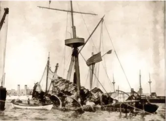  ??  ?? USS Maine fue el Caballo de Troya estadounid­ense que echó amarras en el
puerto habanero.