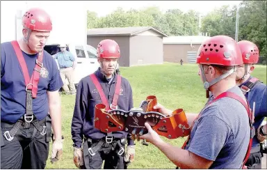  ?? Keith Bryant/The Weekly Vista ?? Bella Vista firefighte­rs learn how a tripod assembly works during a recent training exercise.