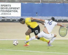  ?? (Photo: Joseph Wellington) ?? Jamaica’s Reggae Boy Michail Antonio (left) battles Panama player Andres Andrade Cedeno during the Concacaf World Cup qualifier at the National Stadium in Kingston on September 5, 2021.