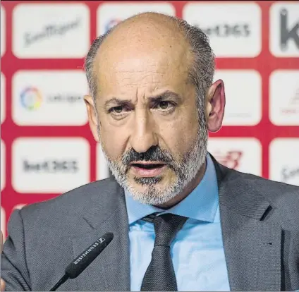  ?? FOTO: J. ECHEVERRÍA ?? Serio
A Aitor Elizegi, presidente del Athletic, no le han gustado algunas críticas contra la gestión de su equipo en los últimos días