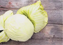  ?? DREAMSTIME ?? Braised cabbage wedges are a great main course with chunks of crusty bread.