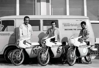  ??  ?? BOTTOM LEFT: 1969 Morbidelli 50cc team, with Eugenio Lazzarini (right) and Franco Ringhini (centre)