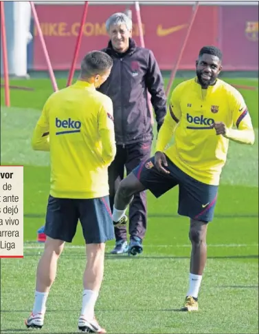  ??  ?? Lenglet y Umtiti, con Setién de fondo en un entrenamie­nto.