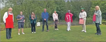  ?? ?? Some of the Dalmally Golf Club Putting and Prosecco evening winners with match starter Graeme MacKechnie and Prosecco waiter Tony Graham.