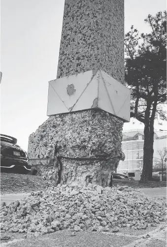  ?? DAN JANISSE ?? The city is vowing to replace the crumbling light poles like this one on Pitt Street West after a downtown hotel manager raised concerns about the danger they might pose to pedestrian­s and motorists.