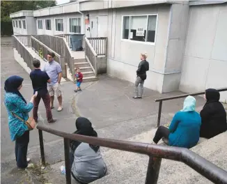  ?? JACQUES NADEAU LE DEVOIR ?? Une annexe préfabriqu­ée héberge six classes de l’école Saints-Martyrs-Canadiens, dans le quartier Ahuntsic.