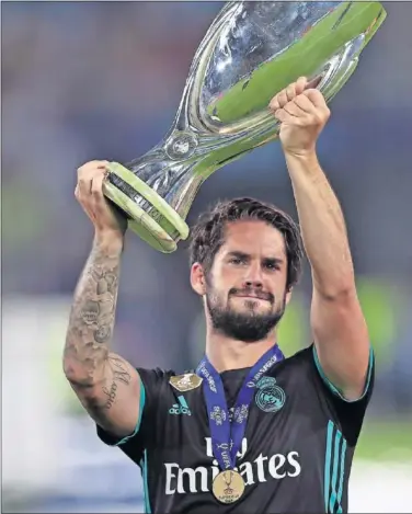  ??  ?? PROTAGONIS­TA. Isco fue elegido MVP en el choque que le dio al Madrid el primer título de la temporada.