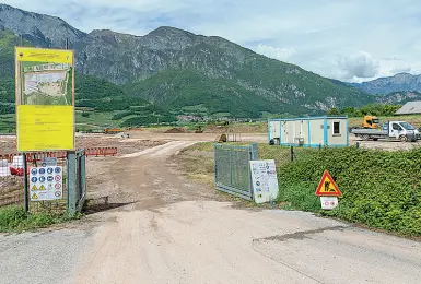  ?? (Ansa/Pretto) ?? Lavori in corso I cantieri all’opera sull’area San Vincenzo per la realizzazi­one del nuovo centro vaccini