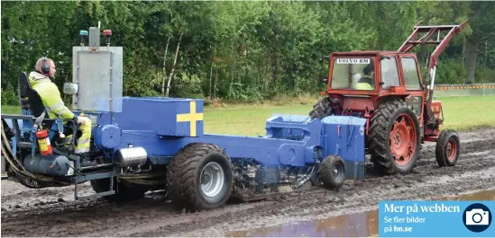  ??  ?? Tävlingen i traktorpul­ling lockade många. Volvo Bm-traktorer är populära att tävla med, då de är tåliga och lätta att bygga om.