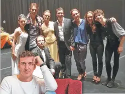  ??  ?? PENSAR. Julio Bocca trae al Opera el Ballet del Sodre con el Hamlet ruso, que bailó por última vez a sus 39 en el Luna Park. Confiesa que su nivel de exigencia es alto porque quiere trabajar como en el primer mundo.