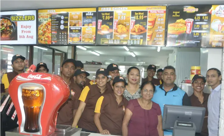  ?? Photo: Kathrin Krishna. ?? Managing Director of Lunch Box Outlet Vinesh Dayal (in blue, 3rd from right), his mother Uttra Dayal (in purple 4th from right) with other staff members of Lunch Box Namaka Branch.