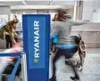  ?? Foto: dpa ?? Die Hälfte der Ryanair Passagiere be zahlt für die freie Platzwahl.