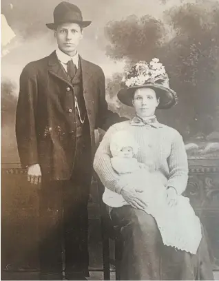  ?? PHOTOS COURTESY DON LANGFORD ?? Joe Delorme, with wife Bessie and son Norman in Edmonton in 1912.