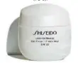  ??  ?? Essential Energy Day Cream SPF 20 de Shiseido (73 €).