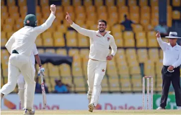  ?? (AFP) ?? Zimbabwean captain Graeme Cremer (centre) celebrates after dismissing Sri Lanka’s Upul Tharanga in Colombo, Sri Lanka, on Monday