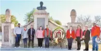  ?? ?? Los integrante­s de la administra­ción 2022-2024 hacen una guardia de honor en el monumento al Gral. Vicente Ramón Guerrero Saldaña.