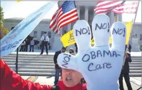  ??  ?? Demonstran­ten die fel zijn tegen Obamacare. (Breitbart)