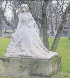  ?? MAGDALENA RANDAL PHOTO ?? A statue in Paris of the writer George Sand.