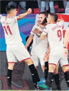  ?? FOTO: EFE ?? Pablo Sarabia celebra el 1-0 al Bayern junto a Correa y Ben Yedder