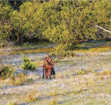  ?? Shannon Tompkins / Houston Chronicle ?? A daylong, hands-on workshop set for Oct. 15 on a Texas wildlife management area is aimed at giving novice and prospectiv­e hunters basic informatio­n and skills to begin hunting big game such as feral hogs and deer.