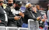  ?? Kin Man Hui / Staff photograph­er ?? Most fans wore masks or face shields at the 2020 Valero Alamo Bowl at the Alamodome on Tuesday.