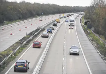 ?? Pictures: Barry Goodwin ?? Drivers heading from Maidstone to Ashford were restricted to just one lane in part of the contraflow during the ‘live test’ of the concrete barrier