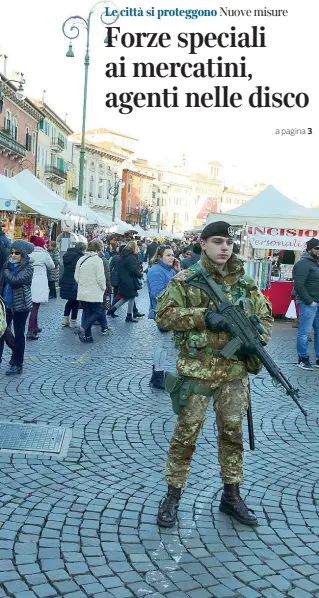  ?? (Sartori) ?? Soldati in piazza I militari schierati ai mercatini di Natale di Verona già ieri