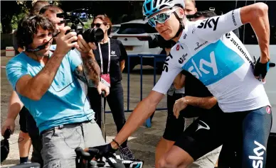  ?? REUTERS ?? In the spotlight: Chris Froome tries to forget his legal battle on the eve of the Giro