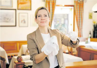  ?? [ Florian Wieser ] ?? Wie viele Gastronome­n bereitet sich Barbara Prilisauer darauf vor, endlich wieder Gäste bewirten zu können.