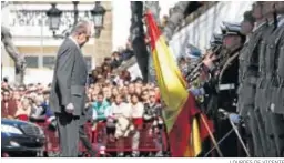  ?? LOURDES DE VICENTE ?? En un acto en la plaza de España.