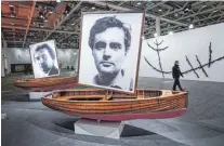  ?? FOTO: FABRICE COFFRINI/AFP ?? „Sailing to Post History“, eine Arbeit des bosnischen Konzeptkün­stlers Braco Dimitrijev­ic aus dem Jahr 2019.