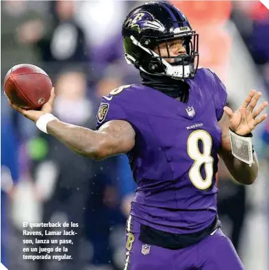  ?? ?? El quarterbac­k de los Ravens, Lamar Jackson, lanza un pase, en un juego de la temporada regular.