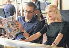  ?? FOTO: CONCORDE FILMVERLEI­H ?? Valentin (Dany Boon) lebt mit Freundin Constance (Laurence Arné) in Paris und bekommt Besuch von seiner Familie.