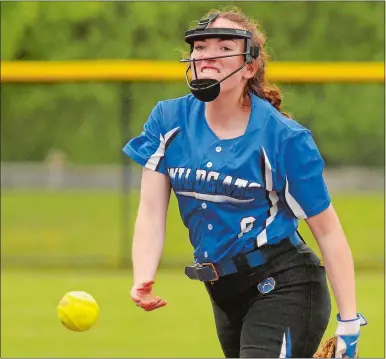  ?? TIM COOK/THE DAY ?? Old Lyme’s Victoria Gage throws a pitch in the sixth inning of Friday’s softball game against Norwich Tech.