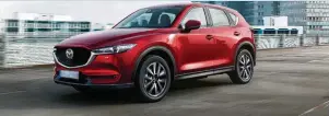  ?? Fotos: Mazda ?? Im neuen Magmarot Metallic ist der Mazda CX 5 ein echter Blickfang.