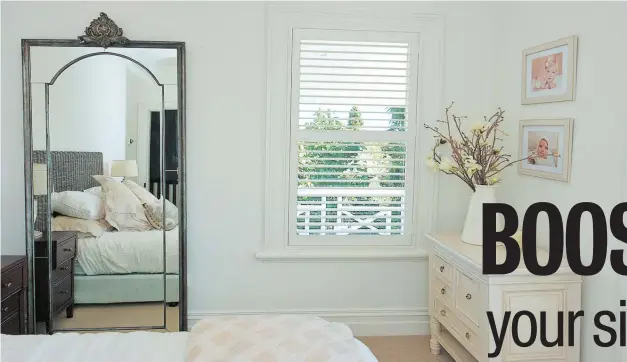  ?? PHOTO / PIP GUTHRIE ?? In this Michael Mansvelt project, a wall mirror makes the room look bigger, with walls in Resene Albescent White.