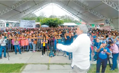  ??  ?? El aspirante a la Presidenci­a por la coalición Juntos Haremos Historia insiste en el diálogo con el crimen.