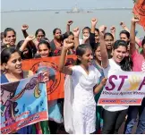  ?? —DC ?? Students from various colleges formed a human chain at the Tank Bund to protest crime against women. Protests also broke out at the Osmania University, when students and rights groups took out a rally to condemn the Eflu incident. While the Left-wing...