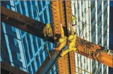  ??  ?? Outer steel frame installati­on on Gao Shang Domain ( 51 storeys, 280 meters high), Tongchuan Road, Putuo district, Shanghai.