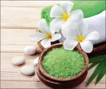  ??  ?? SPAS VERDES. Ya hay centros de tratamient­o con eje en las propiedade­s de esta planta. Y productos cosméticos antiage.