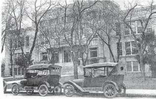  ?? UTSA Special Collection­s ?? The city’s first public secondary school, San Antonio High School, was rebuilt in 1917 and renamed Main Avenue High School, shown here circa 1922.