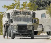  ?? ?? ◼ سيارات اجليش اإلسرائيلي أثناء عملية اقتحام بالضفة الغربية