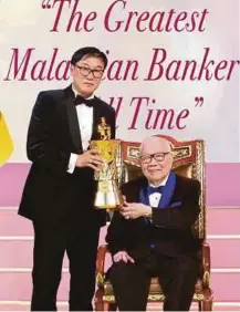  ??  ?? Public Bank Bhd founder and chairman Tan Sri Dr Teh Hong Piow (right) receiving the ‘The Greatest Malaysian Banker of All Time’ award from The BrandLaure­ate president Dr KK Johan recently.